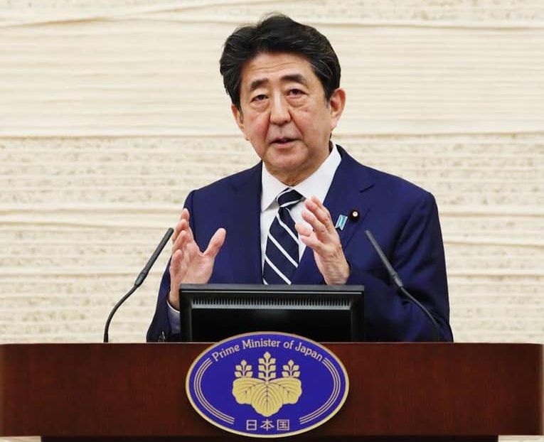 日本首相安倍晉三先前頒布緊急事態宣言，要求民眾「自肅」待在家，非必要應盡量避免外出。   圖：翻攝自首相官邸(資料照片)