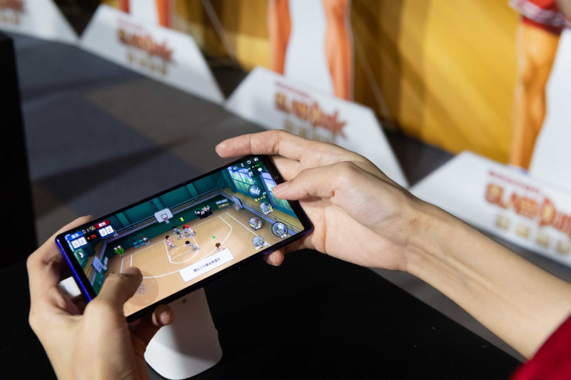 《灌籃高手 SLAM DUNK》籃球競技手遊可以透過對戰及排位賽模式與其它玩家組隊對戰。 圖：DeNA/提供