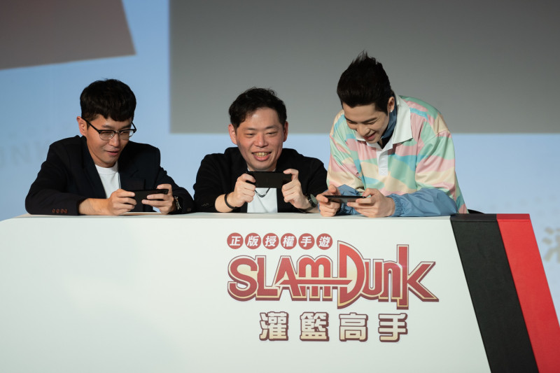 《灌籃高手 SLAM DUNK》活動大使蕭敬騰與DeNA總經理陳銘寬現場組隊開玩，彼此助攻取得勝利。 圖：DeNA/提供