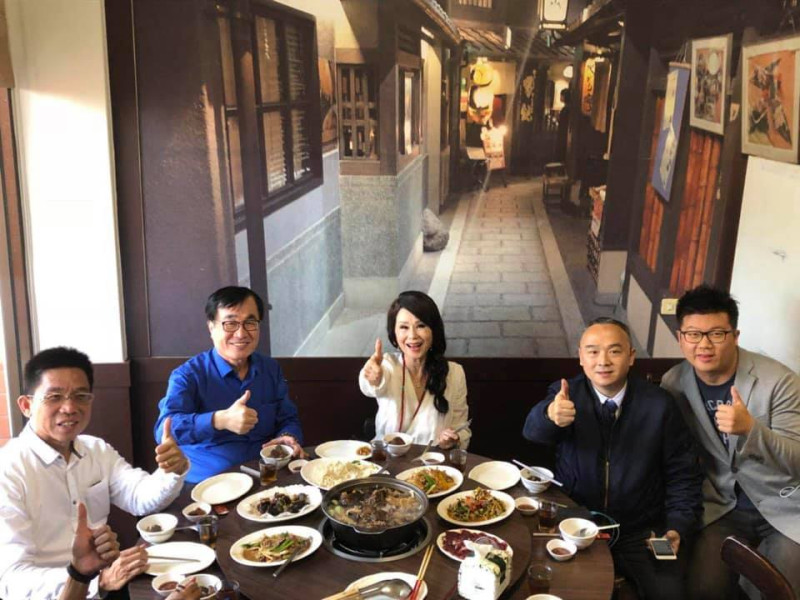 張琍敏日前與韓市府幕僚聚餐   圖:擷取自臉書