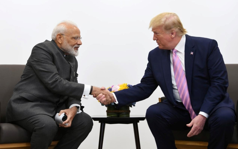 美國總統川普（左）日前聲稱，有與印度總理莫迪（右）聯絡，但卻遭印度外交部否認。(資料照片)   圖：翻攝自莫迪臉書