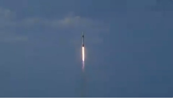 SpaceX順利發射「獵鷹9號」（Falcon 9）火箭。   圖/翻攝自SpaceX推特