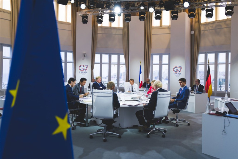 美國總統川普表示，原定6月底登場的七大工業國集團（G7）高峰會將延至秋天舉行。圖為2019年在法國舉行的G7高峰會。（圖取自twitter.com/G7）   