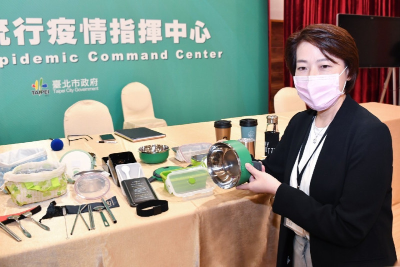 台北市副市長黃珊珊推廣環保餐具。   圖：北市府 / 提供