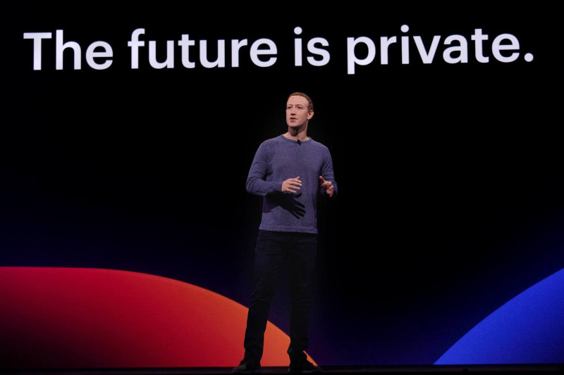 臉書創辦人祖克柏看好智慧眼鏡的未來發展，認為到了2030年，人們將可以透過智慧眼鏡將自己的影像傳送至他人屋內。   圖：取自祖克柏臉書