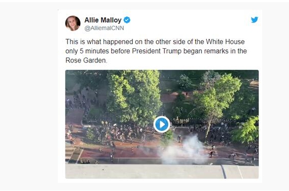 美國總統川普否認警方用催淚瓦斯替自己開路，但遭媒體貼文打臉。   圖 : 翻攝自推特