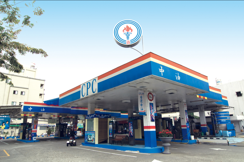 中油宣布明（20）日凌晨零時起，汽油價格每公升調漲0.1元、柴油調降0.1元。   圖：台灣中油/提供