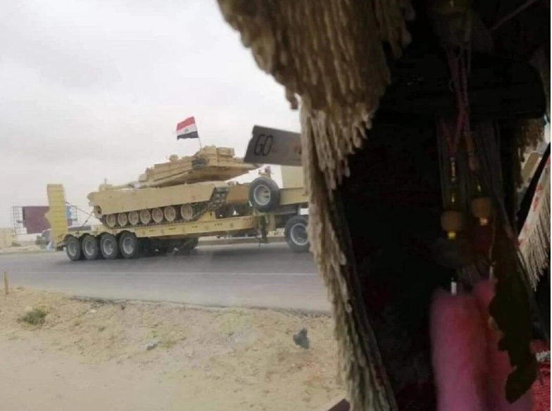 埃及武裝部隊疑似正向利比亞邊境部署18輛M1A2「艾布蘭主力戰車」。   圖：翻攝自環球網