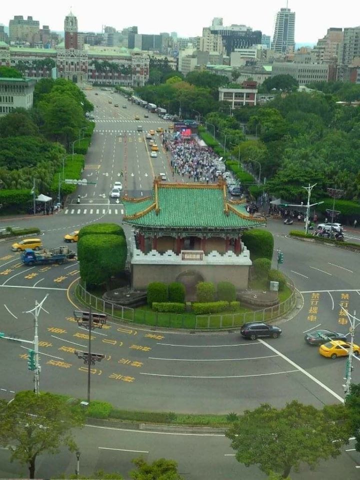 網友秀出空拍圖，只見韓粉們僅聚集在凱道的一小角。   圖：取自「抓到了！這梗很綠」臉書粉專