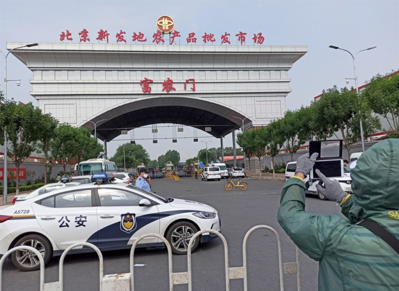 中國首都北京近日爆發第二波疫情，新增逾100起病例，且多與「新發地批發市場」有關。   圖：翻攝自中新社