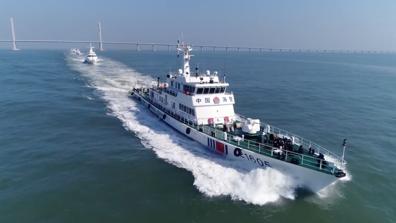 日前又再傳出中越船隻衝撞事件，中國海警更強搶越南漁船的漁獲及設備。示意圖。   圖：翻攝自「中國海警」影片