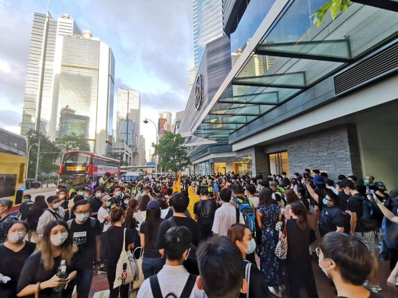 香港警方也在臉書PO文警告，前來悼念的群眾可能涉及觸法，必要時將果斷執法。   圖：翻攝自香港警察 Hong Kong Police臉書