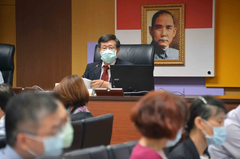 高雄市代理市長楊明州首次主持市政會議。   圖：高雄市政府/提供