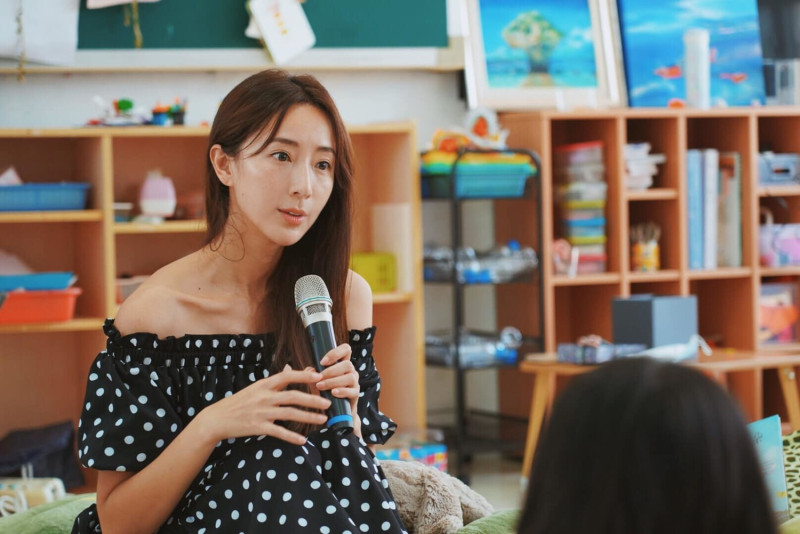 藝人隋棠近期在屏東當種子老師，因在臉書分享遇到遭遇性侵的孩子故事，被屏東縣府發聲明反擊。