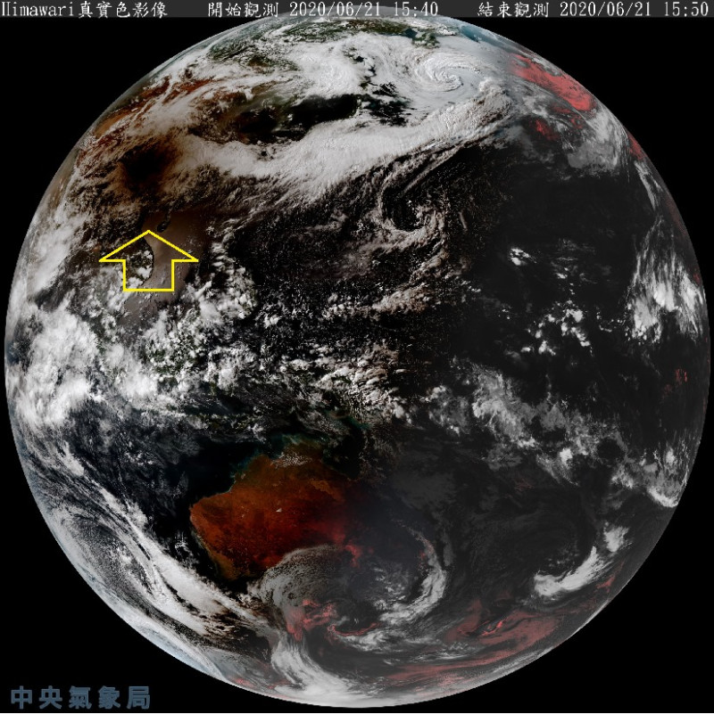 氣象局長鄭明典於臉書發出衛星雲圖所觀測到的日食影像。   圖：取自鄭明典臉書