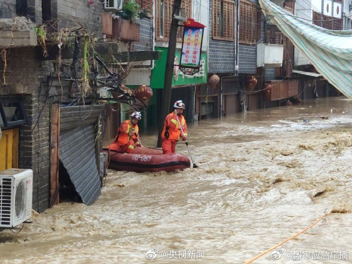 中國各地受到強降雨影響，淹水災情頻傳   圖:翻攝自微博