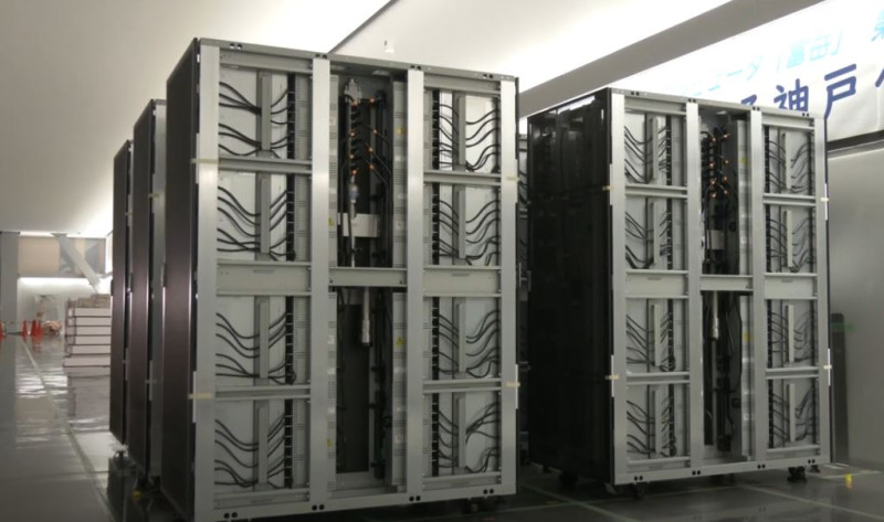日本的超級電腦「富岳」擊敗美國與中國，成為全球運算最快的超級電腦。   圖：截取自日本理化學研究所youtube頻道