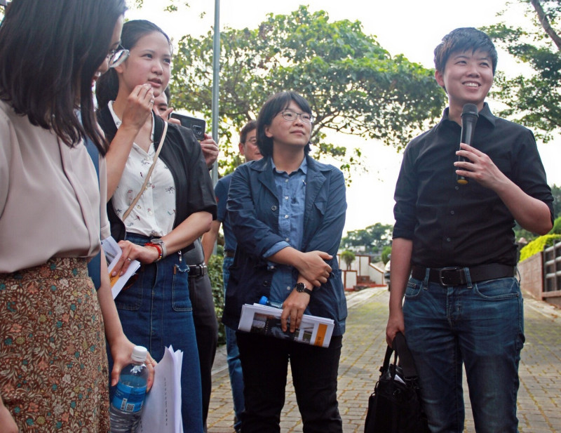 促進轉型正義委員會副主委葉虹靈昨天與李慶元等5位台北市議員前往六張犁墓園考察。   圖：促轉會提供