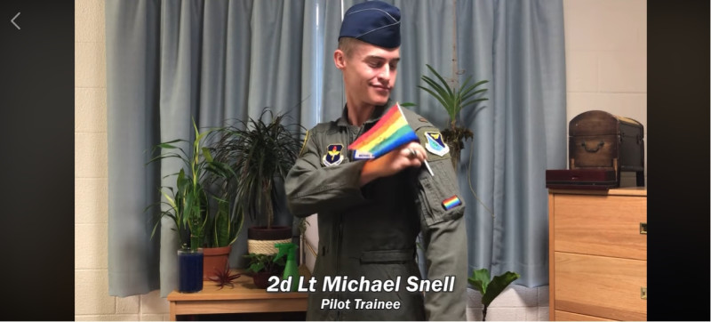 美國在台協會（AIT）在臉書分享美國空軍LGBTQ人士所拍攝的創意影片，與台灣民眾一同慶祝同志驕傲月。   圖：翻攝自USAF Band of the West 臉書