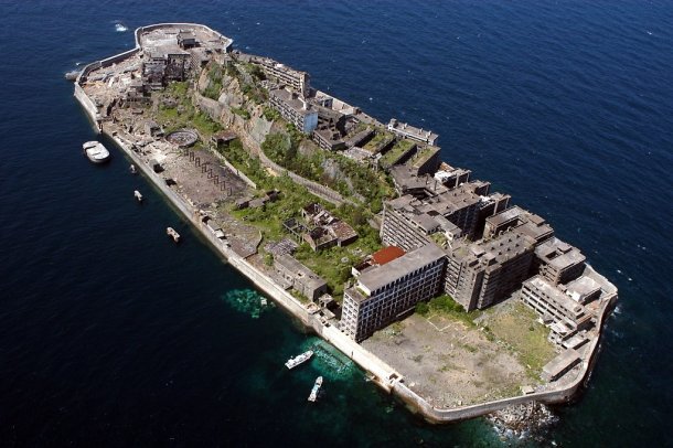 日本軍艦島早前以明治工業革命遺址，被列為世界文化遺產。   圖：翻攝自「日本長崎市觀光網站」