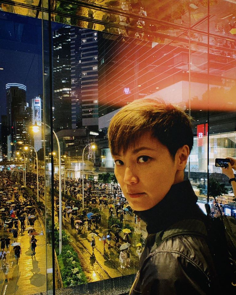 香港歌手何韻詩長期投入社會運動，今日港版國安法全數通過，她聞訊後在臉書表示「一國兩制正式死亡」。   圖：翻攝何韻詩臉書粉絲專頁