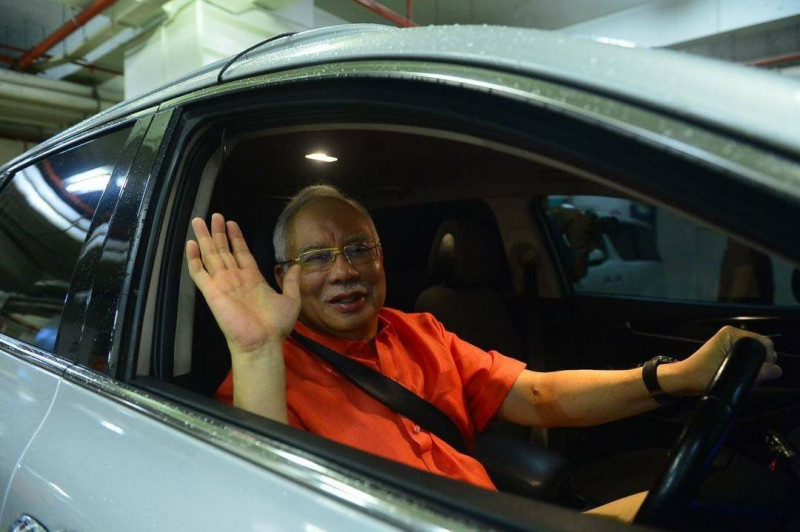 馬來西亞前首相納吉布捲入一馬基金貪腐案，歷時5年，還沒判刑，他還可以趴趴走。   