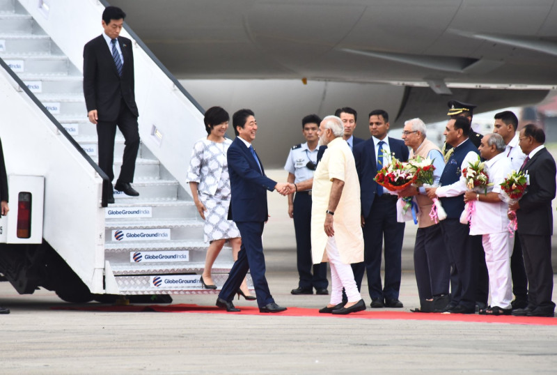 同樣受中國的壓力，日本與印度近幾年強化合作，圖為2017年安倍訪印度。   圖：取自莫迪總理推特