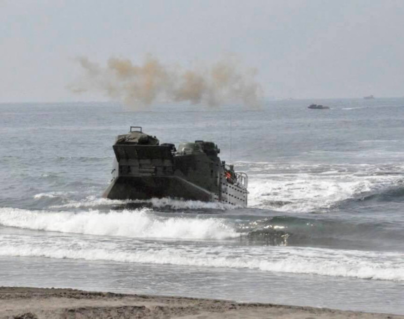 海軍陸戰隊99旅昨天早上操演時，發生小艇翻覆意外。（示意圖）   圖：翻攝自海軍陸戰隊臉書粉專