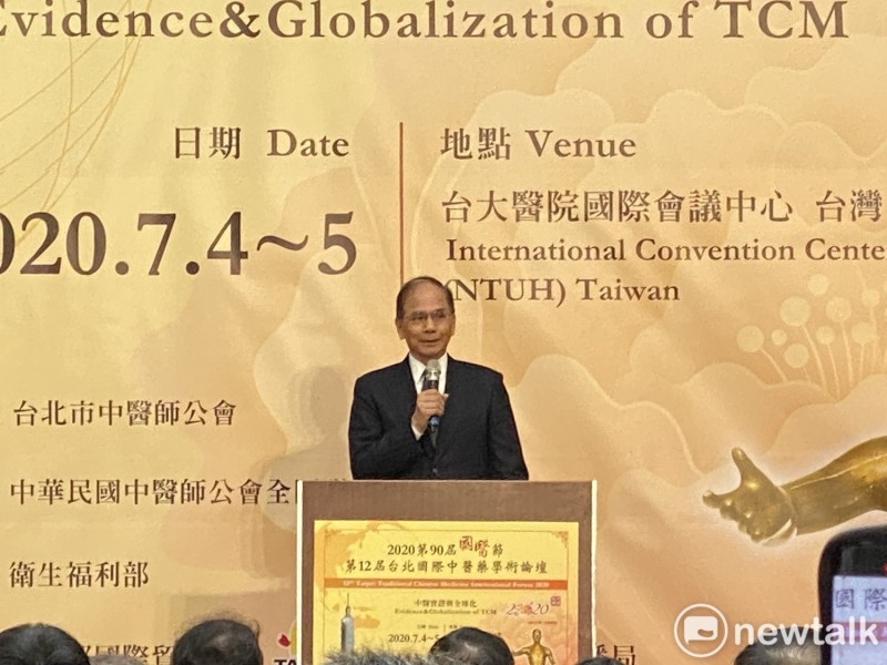 立法院長游錫堃5日出席台北國際中醫藥學術論壇大會，他提到「中醫」傳來台灣，建議可以改稱「台醫」。   圖：周煊惠 / 攝