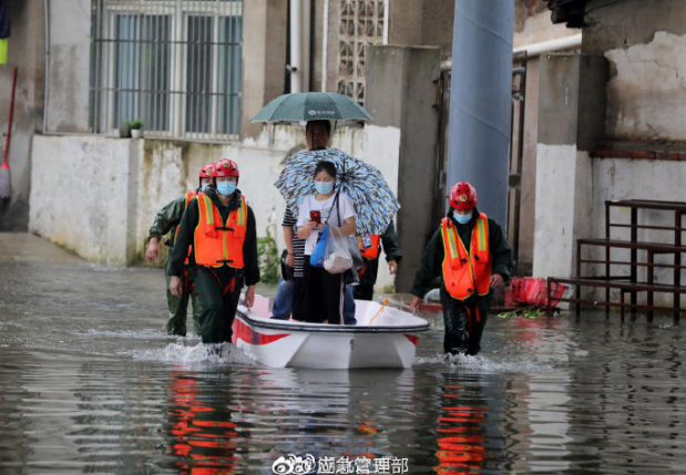 中國應急管理部4日公布，7月間中國全國洪澇災害造成3817.3萬人次受災，56人死亡或失蹤。   圖：翻攝應急管理部微博