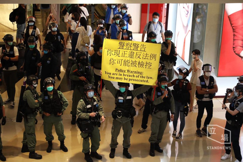 中國自七月一日強行通過「港版國安法」，香港的言論自由受到嚴厲挑戰。   圖：翻攝立場新聞