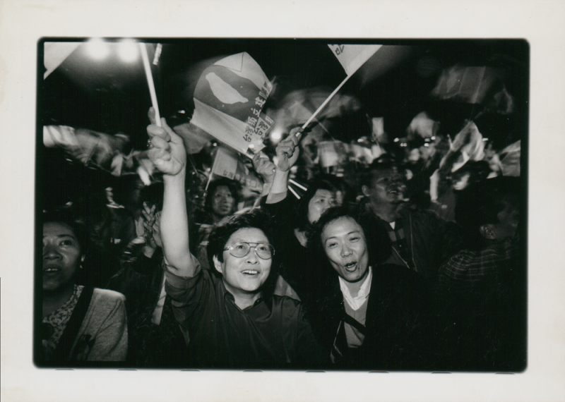 台獨歐洲本部主席何康美（左）與人權救援者林秋滿（右）現身台北人權日的晚會上，現場一片歡聲雷動。 圖：台獨聯盟／提供