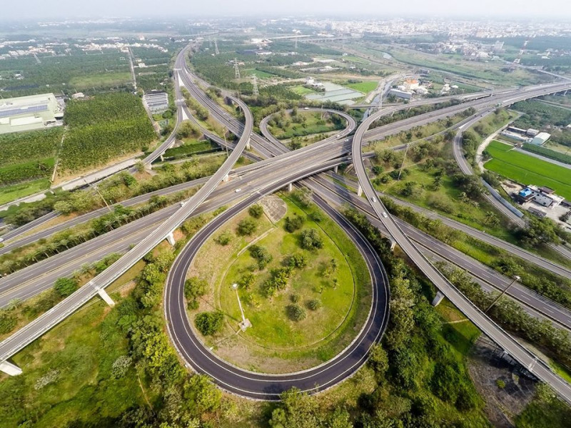 交通部高速公路局今（9）表示，有關中華民國運輸協會針對國5通行費提高10倍以上的建議方案，暫時沒有該措施的規劃。   圖：取自交通部官網