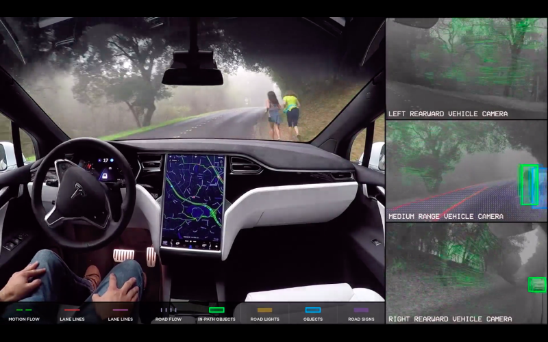 特斯拉的自動輔助駕駛（Autopilot）鏡頭出現瑕疵，引來美國監管單位關切。   圖：擷取自Tesla官網