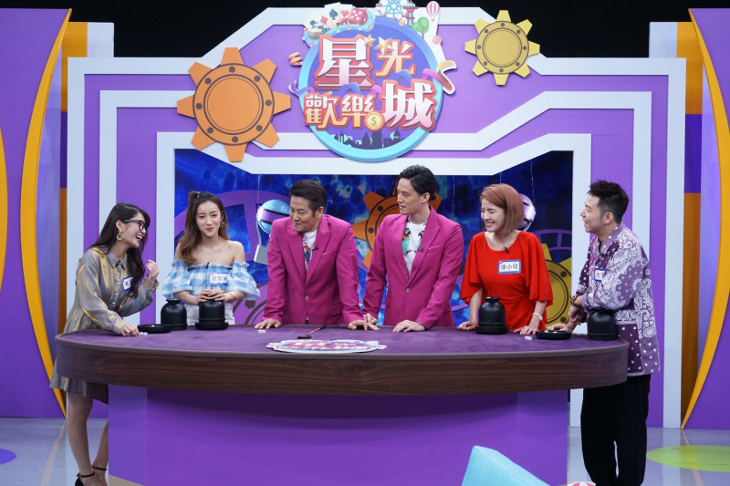 琳妲（左一）、夏宇禾（左二）、徐小可（右二）、大飛（右一）上《星光歡樂城》與徐乃麟、徐新洋PK「決戰骰子樂」。   圖：狼谷育樂台／提供