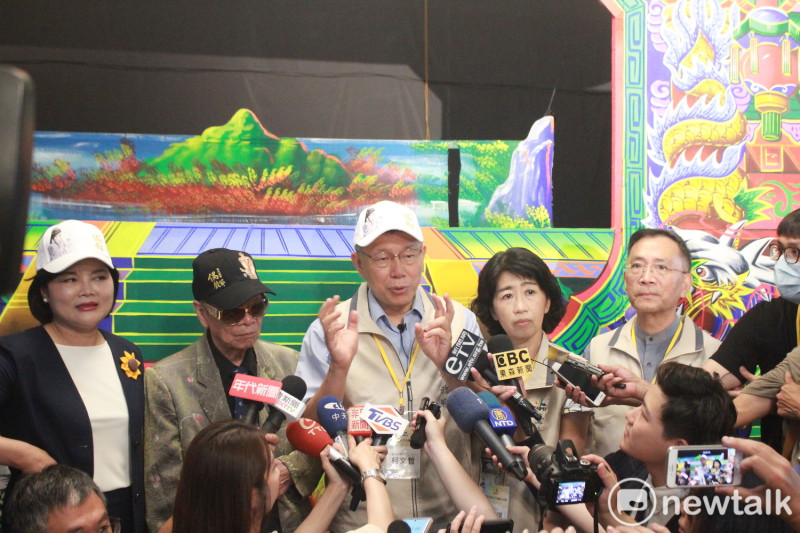台北市長柯文哲、妻子陳佩琪今赴雲林布袋戲館參訪。   圖：周煊惠 ／攝
