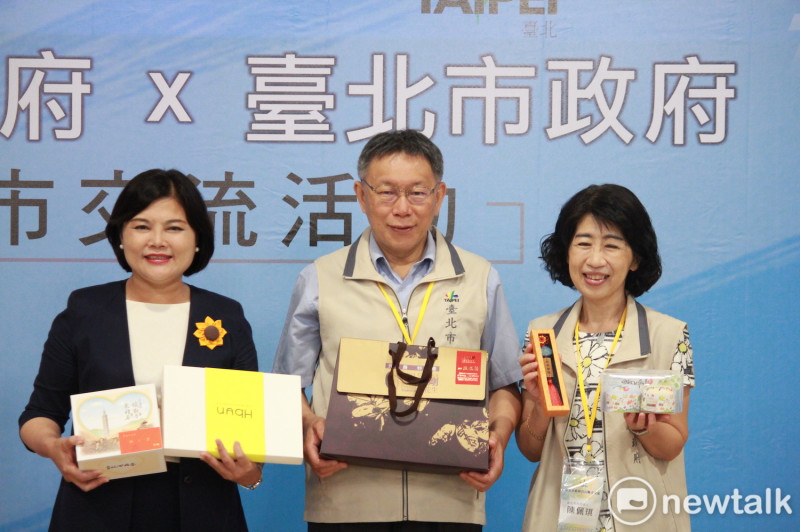 台北市長柯文哲（中）、妻子陳佩琪（右）、雲林縣長張麗善（左）。   圖：周煊惠 ／攝