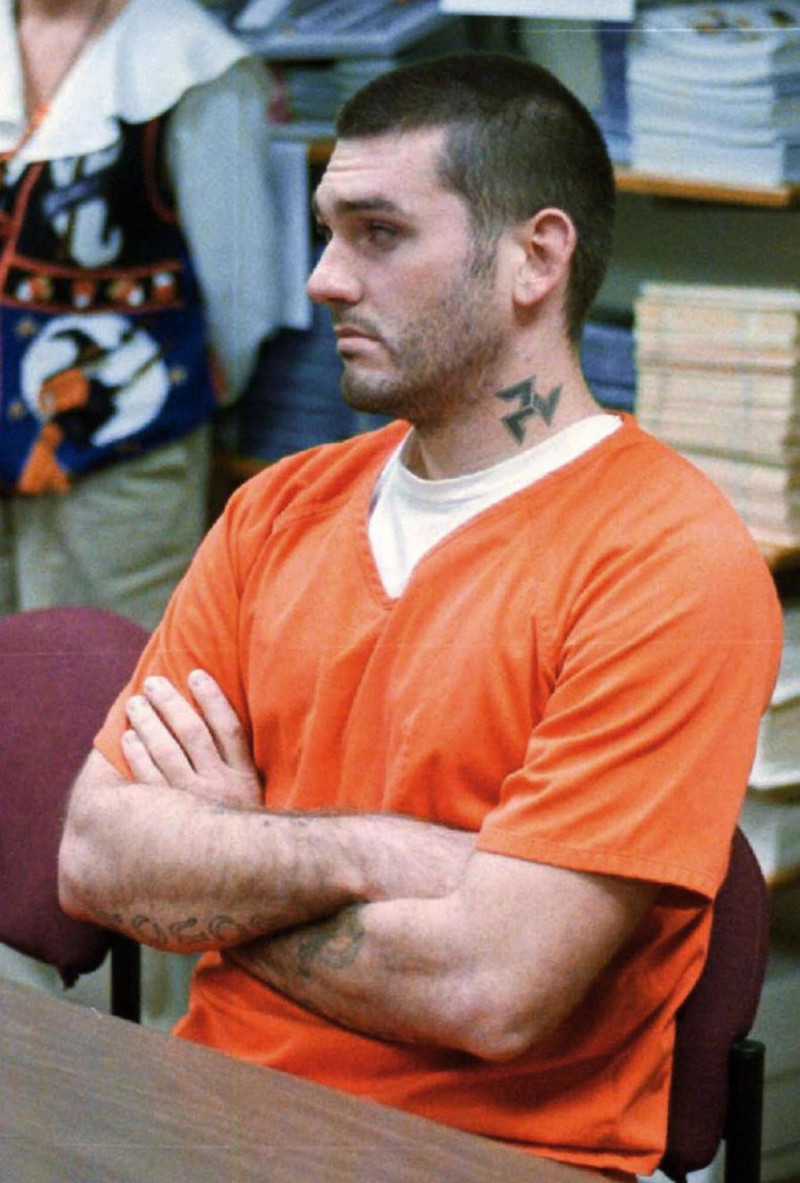 這張1997年10月31日的檔案照片顯示，李在1996年對阿肯色州一家人的謀殺中等待他的提訊聽證會。   圖：擷取自網路
