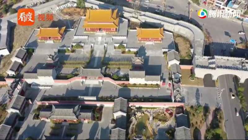中國獨山縣斥資新台幣95億元打造的「山寨紫禁城」。   圖：翻攝自騰訊新聞