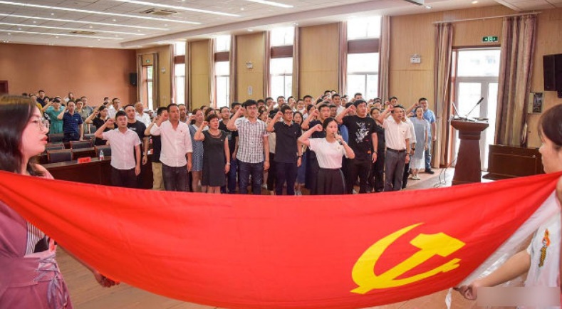 玉環市黨員在慶祝建黨99週年活動中宣誓效忠共產黨   圖:擷取自網路