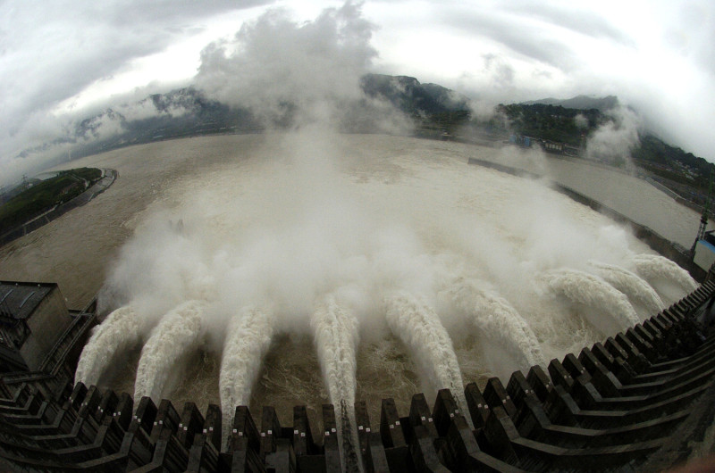 中國湖北省三峽大壩被爆早在6月24 日就洩洪，官方卻遲至29日才宣布。   圖：達志影像/美聯社