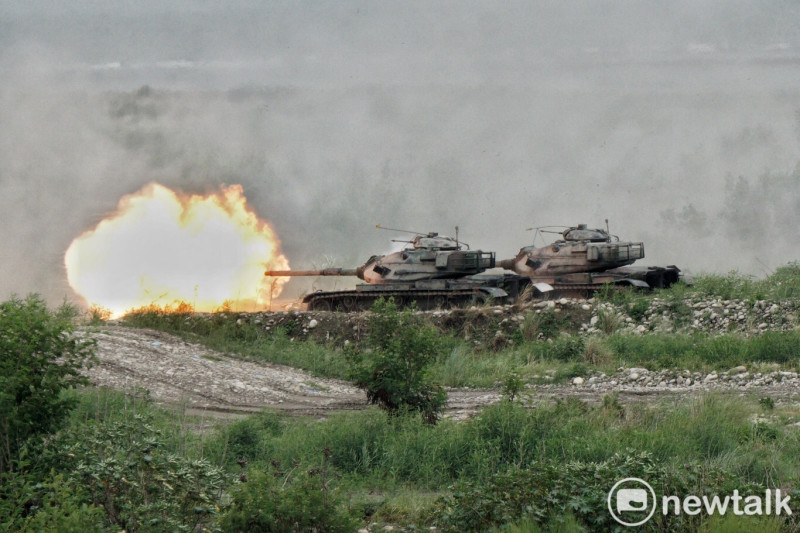 M60A3發射砲彈肅清進犯敵軍。 圖：張良一／攝