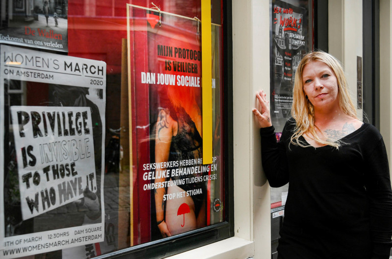武漢肺炎的出現對荷蘭的櫥窗女郎造成毀滅性打擊，使300名性工作者長達四月沒有收入。   圖：達志影像 /路透社