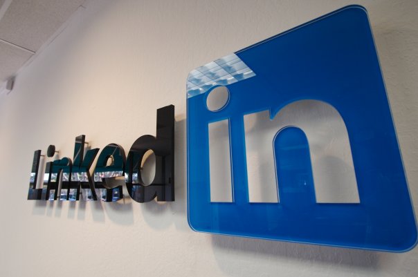 工作社交平台LinkedIn爆出重大資案疑慮，5億名用戶個資被放上駭客論壇拍賣。   圖：翻攝自LinkedIn臉書