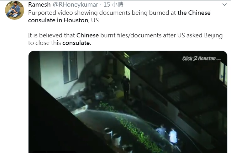 中國駐美國休士頓領事館22日傳出火警，但警消不得其門而入，有民眾拍到館方人員正在焚燒大量文件，事後自行滅火。   圖：翻攝自Ramesh推特