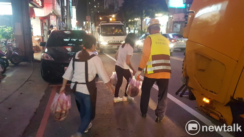 為解決跨市交界處垃圾亂丟問題，桃園市環保局計劃於龜山、八德試辦專用垃圾袋政策。   圖：林昀真/攝