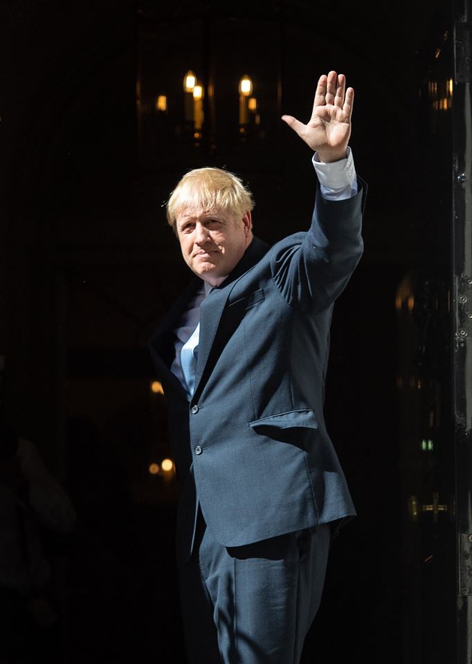 英國首相強生坦承，在疫情爆初期政府「沒搞清楚狀況」。   圖/翻攝自Boris Johnson臉書粉專