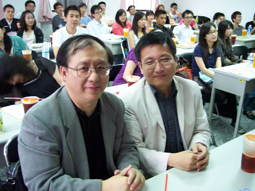 中山大學教授林德昌（左）在18年內指導了148位碩士、29位博士。 圖：取自中山大學官網