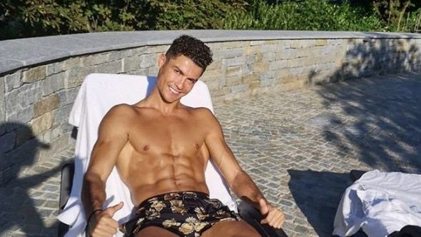 尤文圖斯當家球星C羅（Cristiano Ronaldo）完美身材連敵對選手都驚嘆，直呼是真人版「肯尼」。   圖／取自Cristiano Ronaldo Instagram