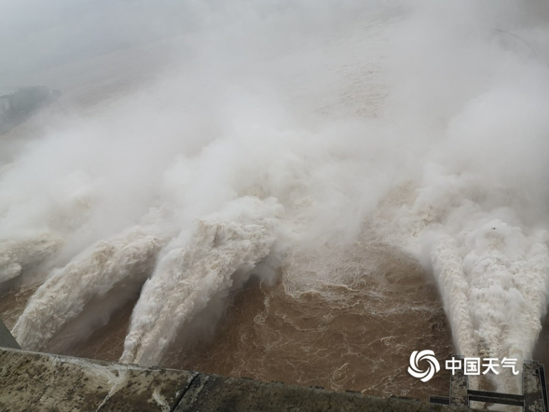 「長江4號洪水」今天形成，三峽大壩警戒。   圖：翻攝自中國天氣（資料照）